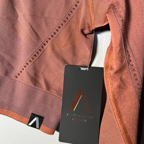 NWT Allyson Felix Legend Shine Top- Large - Picture 4 of 12